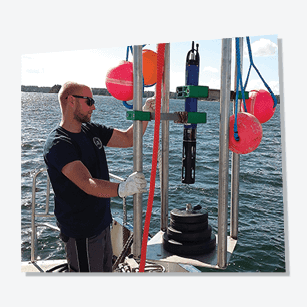 MasLog-30: YSI YDOC-poiju merellä sameusmittauksessa.